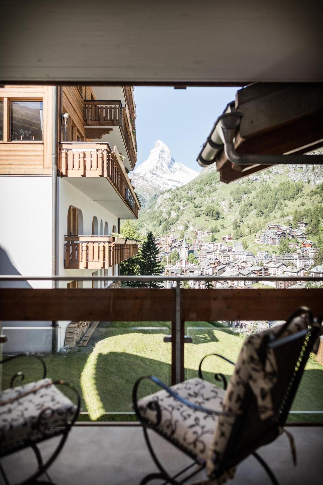 Petit Chalet By Schoenegg เซอร์แมท ภายนอก รูปภาพ